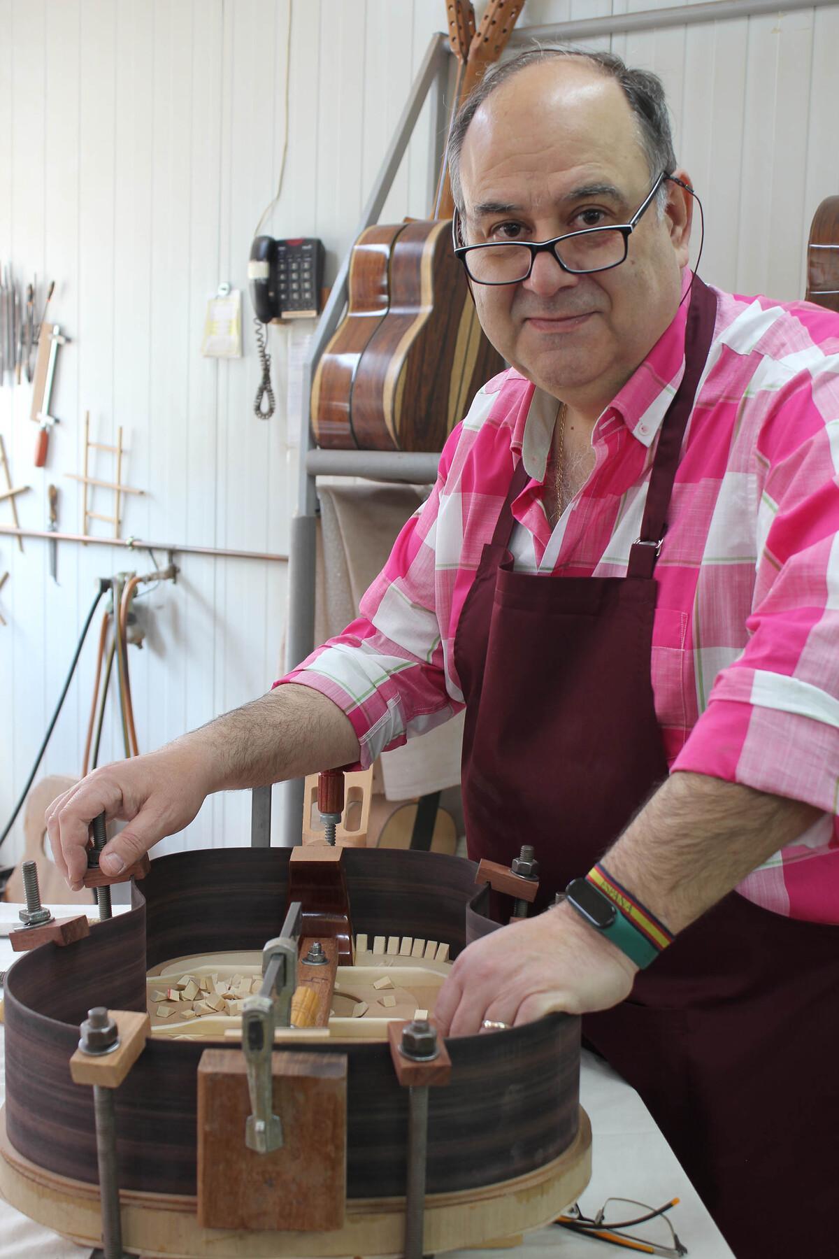 El luthier Vicente Carrillo