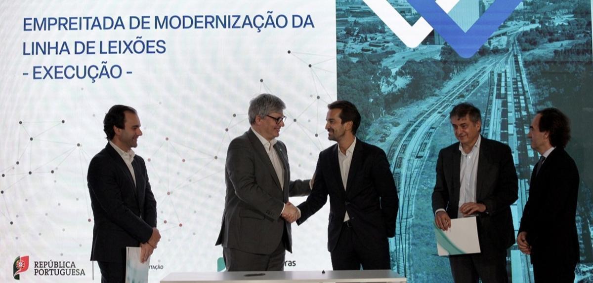 Firma del contrato de inicio de las obras de la línea ferroviaria de Leixões.