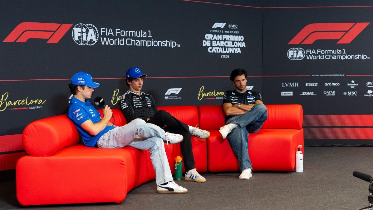 Colapinto, Antonelli y Sainz, en la sala de prensa