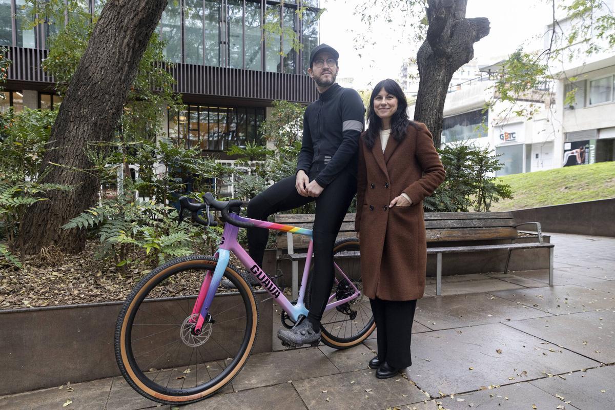 Oscar D'Aniello y Helena Miquel de Delafé y las Flores Azules.