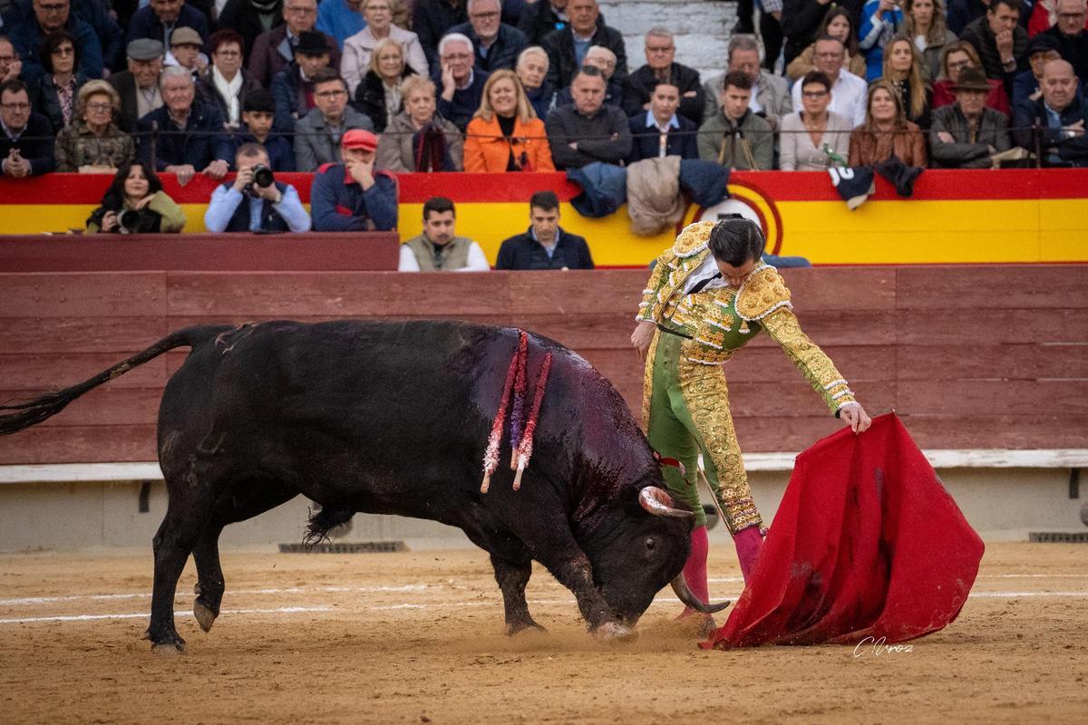 Primoroso natural del torero sevillano en la Magdalena de Castellón