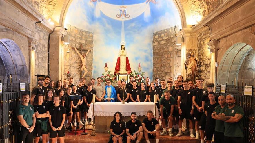 Salud y los primeros tres puntos de la temporada: el Avilés cumple con su tradición y realiza la ofrenda floral a la virgen de La Luz
