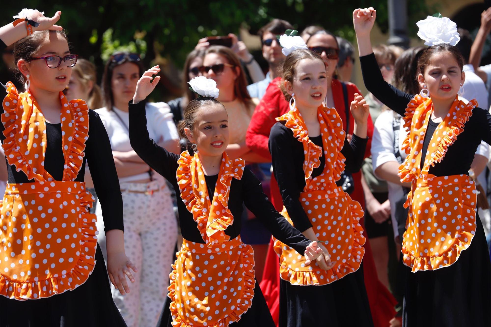 Pasacalles de las academias de baile en Córdoba