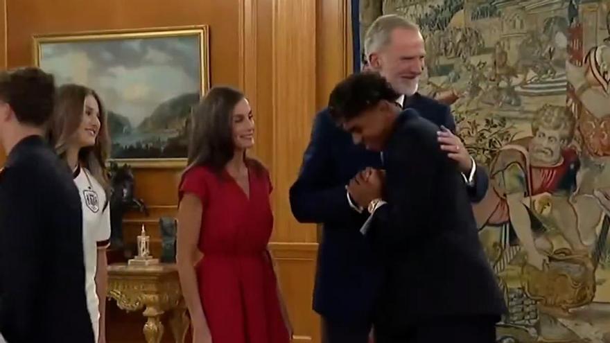 Así ha sido el saludo entre el Rey y Lamine Yamal