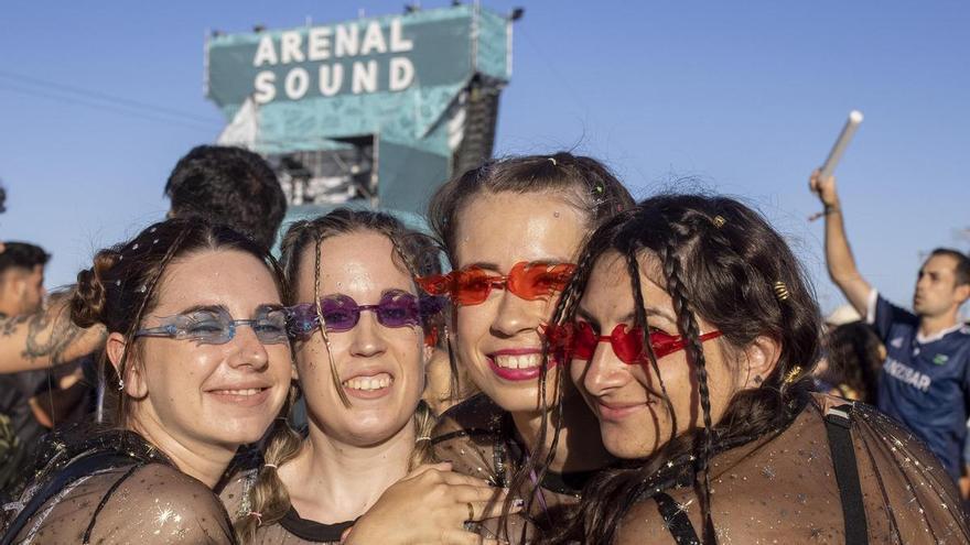 Testeador oficial de festivales: se busca candidato para «el trabajo del verano» con un sueldo de 1.000 euros por seis días y gastos cubiertos