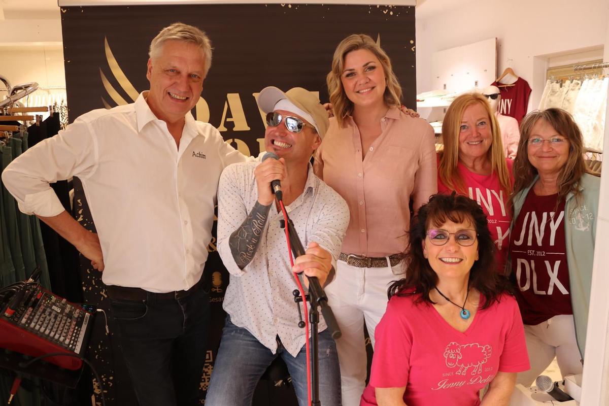 Seine Auftritte beim Opening von Jenny und Achim Thiesen haben längst Tradition: Musiker Dave Rope.