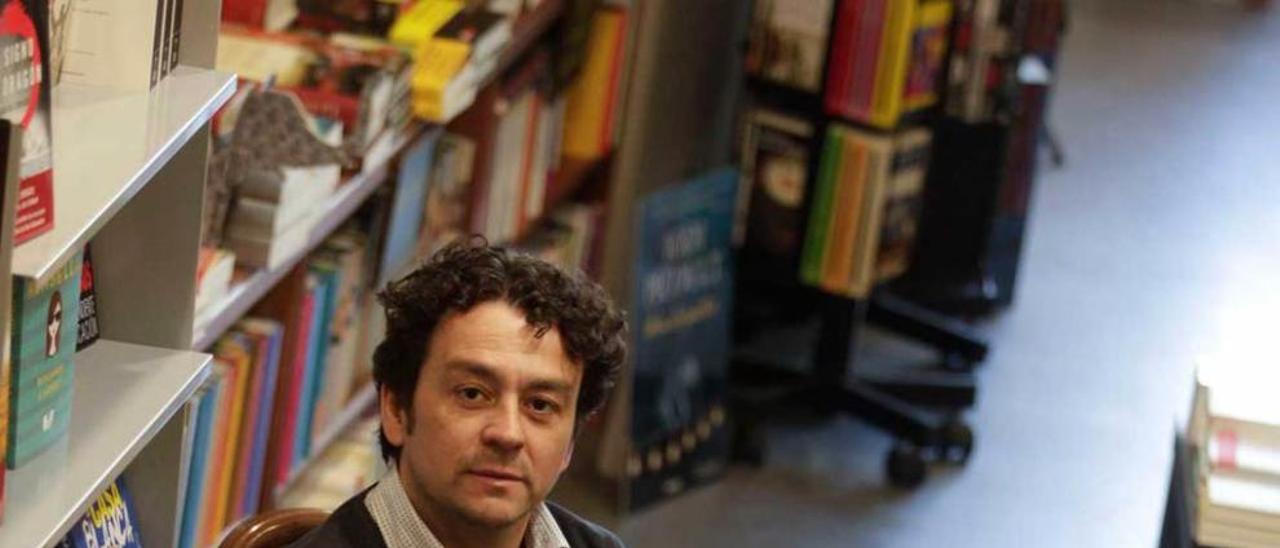 Leonardo Prado, ayer, en su librería.