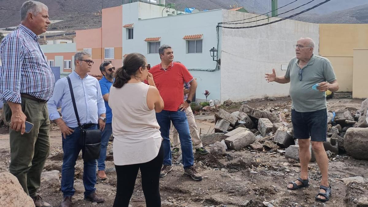 Un momento de la visita de los gerentes de Emergencias y el Consejo insular de Aguas.