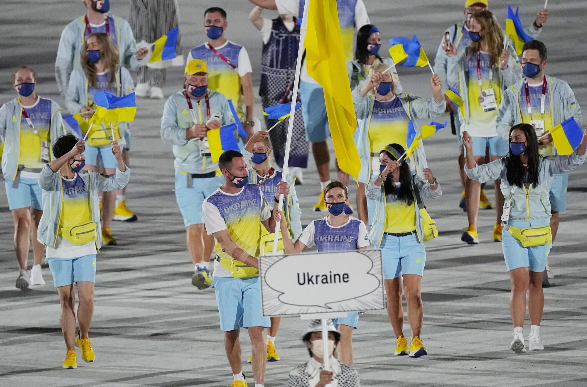 La delegación olímpica de Ucrania, en la ceremonia de inauguración de los JJOO de Tokio.