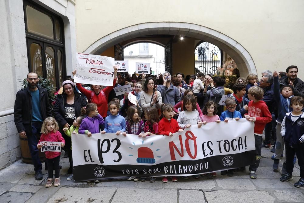 Les famílies de l'escola Balandrau de Girona protesten pel tancament de P3