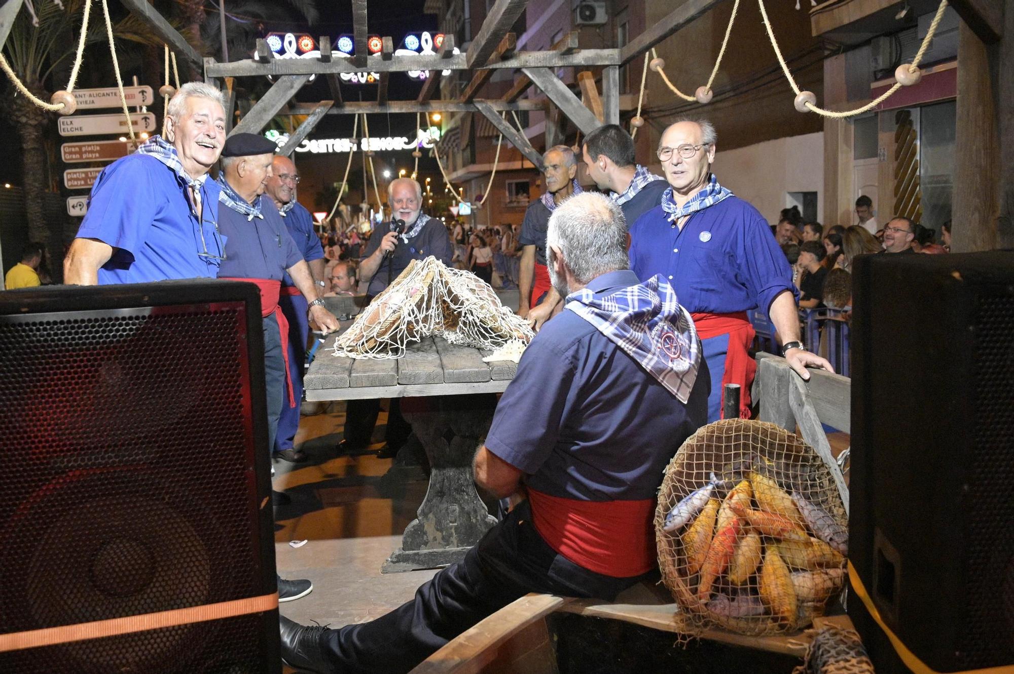 Derroche de musica y color en Santa Pola