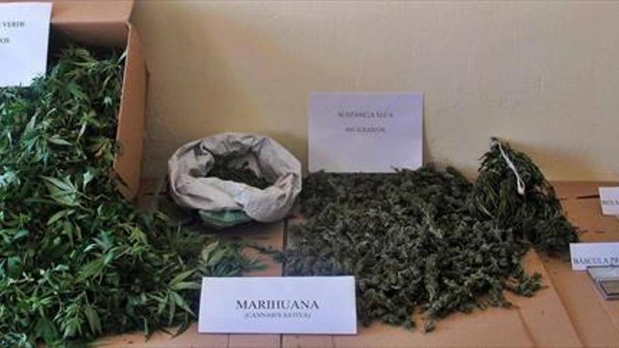 La Guardia Civil desmantela dos puntos de cultivo y tráfico de marihuana