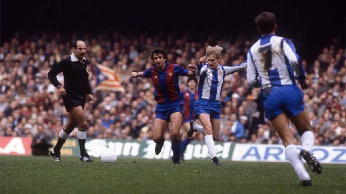 Alexanco y Lauridsen en una acción del derbi de 1982 en el Camp Nou (1-3)