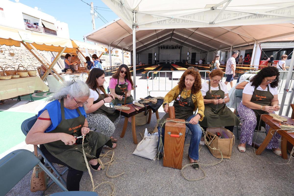 Fiestas Puig d'en Valls: coches antiguos, exposición de plantas y artesanía