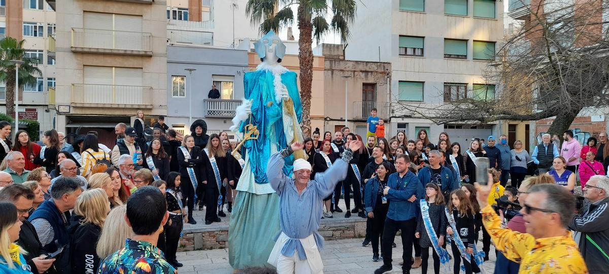 Carnestoltes, aún con las llaves de la ciudad, antes de ser pasto de las llamas.