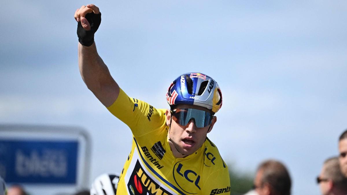 Van Aert, tras cruzar la línea de meta