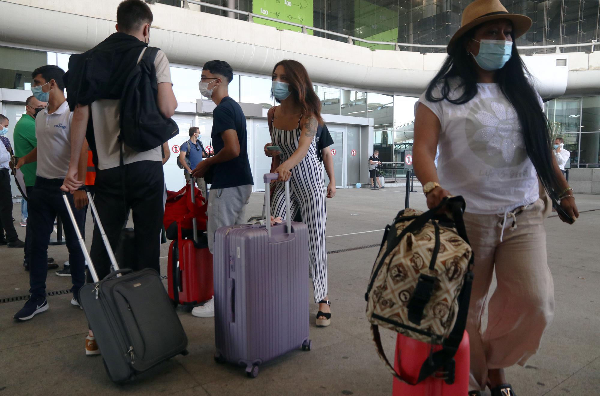 Llegada de turistas al aeropuerto de Málaga, el primer día de las vacaciones de verano de 2021