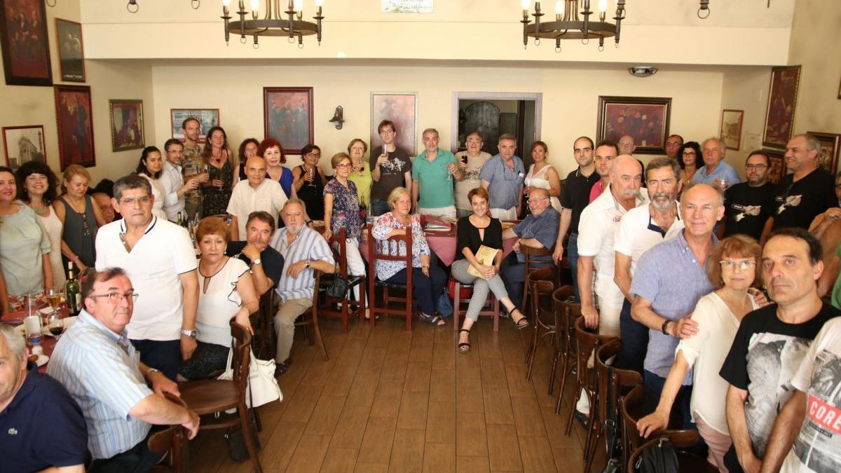 Alrededor de 70 escritores de la provincia se reúnen para compartir literatura y música