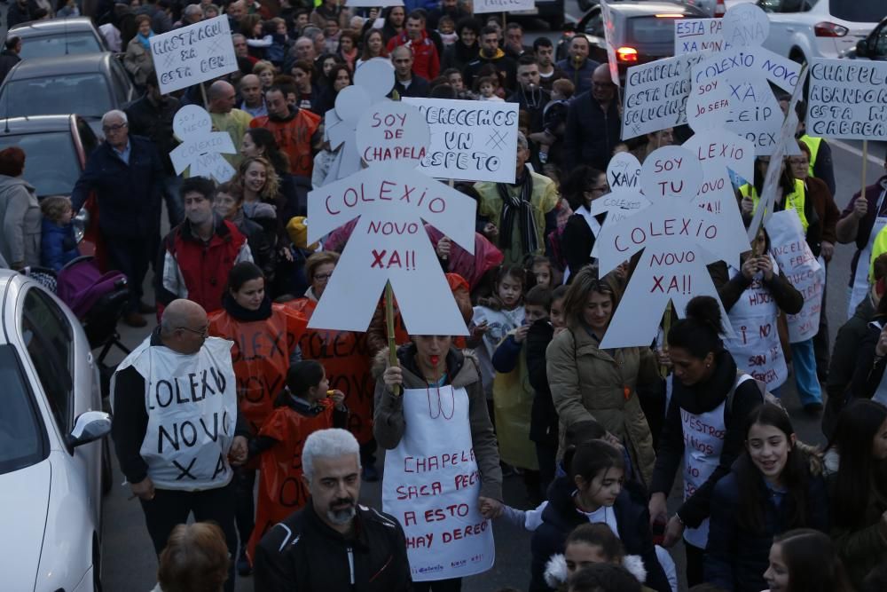 Dos mil vecinos secundan la marcha encabezada por niños y padres del CEIP Igrexa