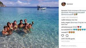 Messi y Suárez, con sus respectivas familias en Barbuda.