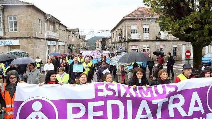 Una de las manifestaciones por la falta de pediatra. // A.H.