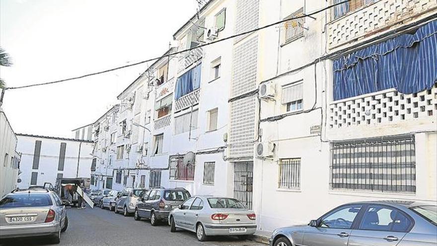 El Pleno da luz verde al desalojo de una familia que ocupó los Pisos de los Maestros