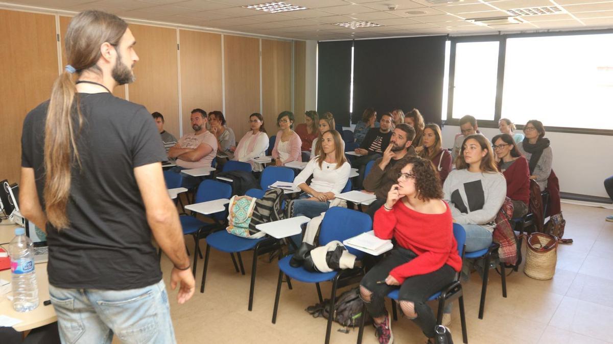 Imagen de archivo de un curso del Plan Municipal sobre Drogas. | D.I.