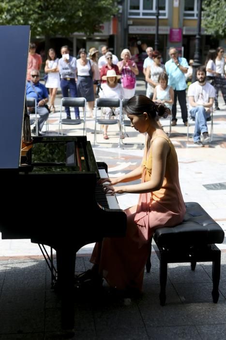 Maratón de piano en el Paseo de Begoña de Gijón