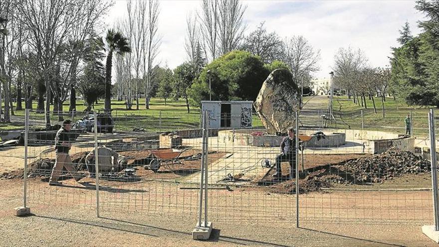 La fuente de la Piedra de Almendralejo ya está en obras para renovar su aspecto