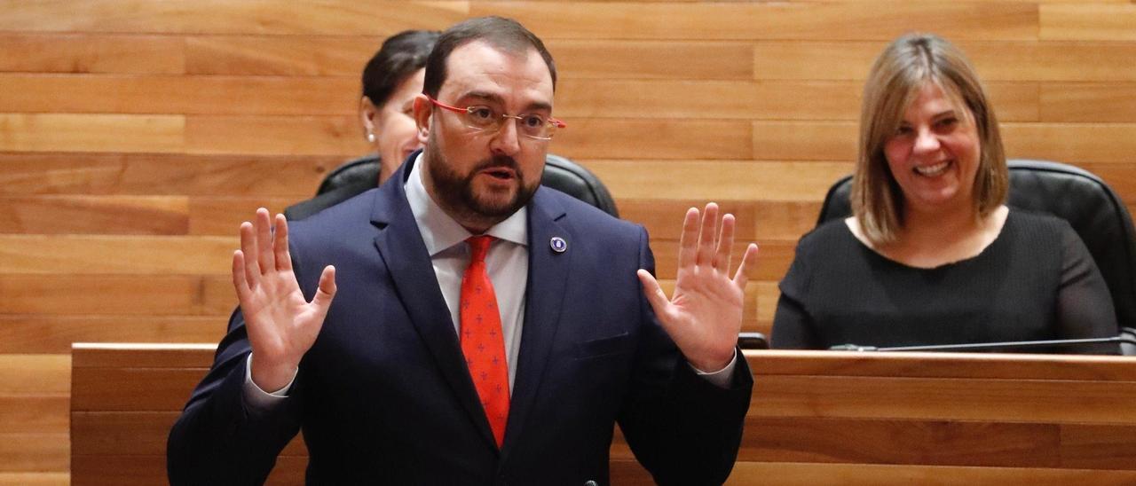 Adrián Barbón en la Junta.