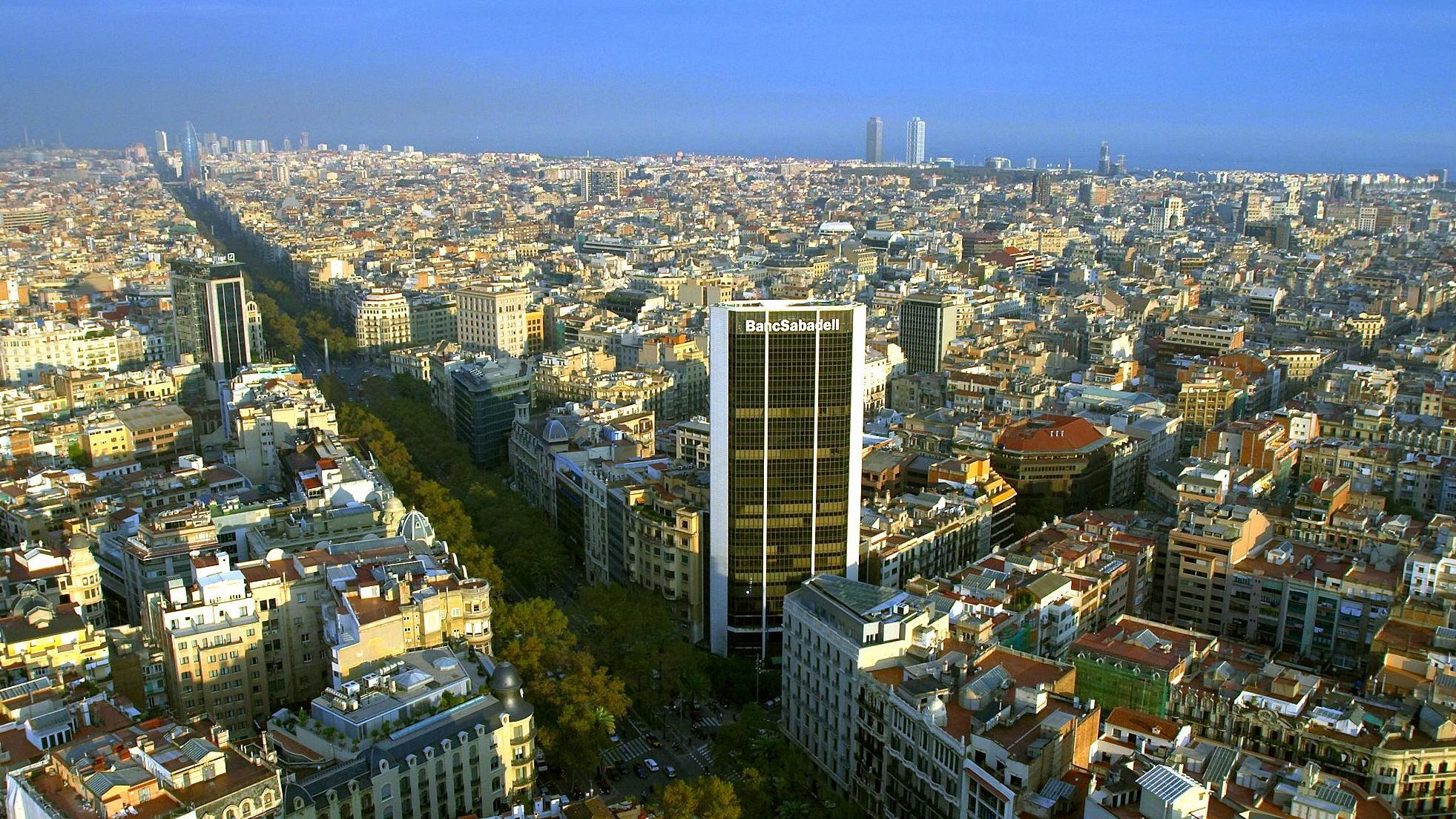 Hines European Core Fund adquiere la Torre del Banco Sabadell en Barcelona