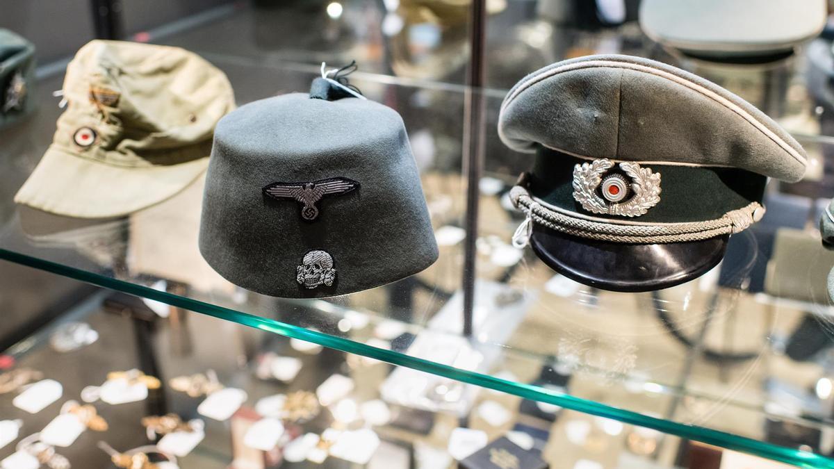 Gorros nazis en el museo de Historia de Berlín.