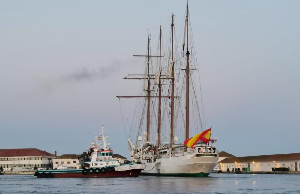 El buque-escuela ha puesto fin este domingo a su crucero de instrucción tras llegar a la Escuela Naval de Marín, que por primera vez recibió a su tripulación sin honores y sin público.