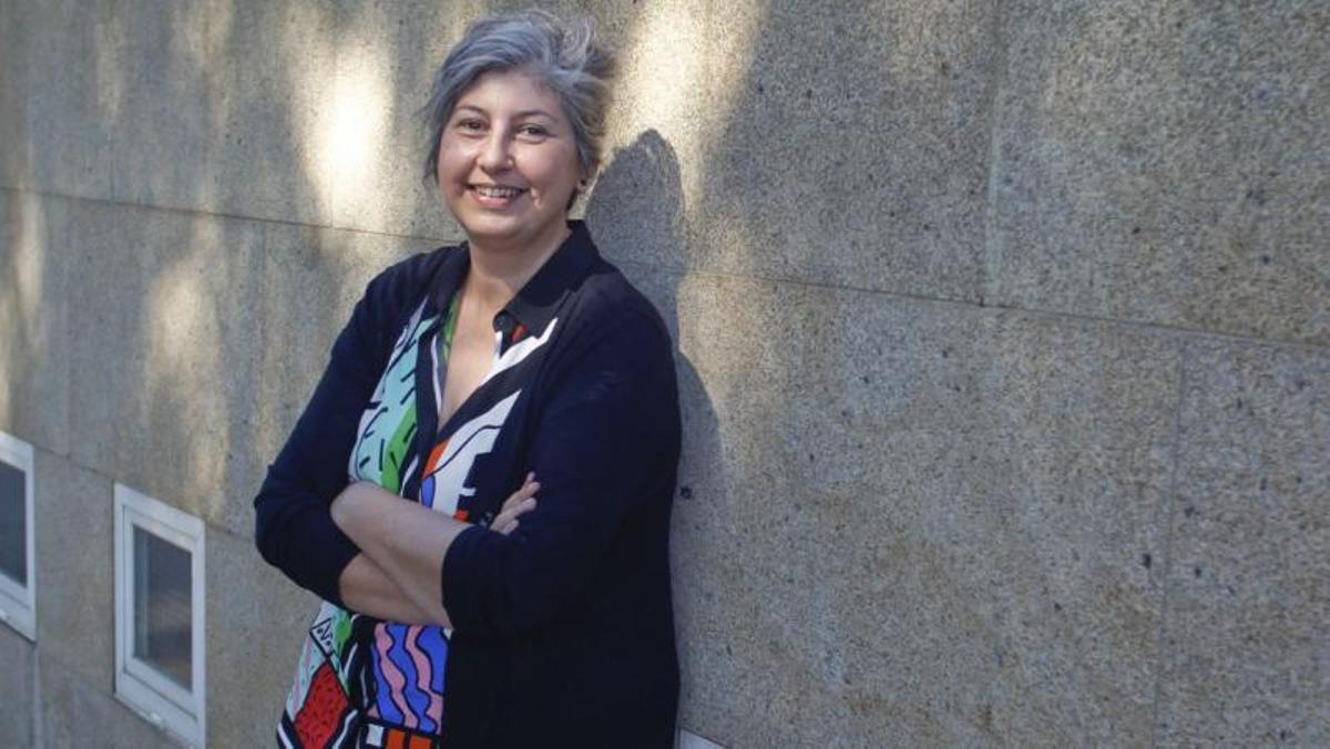 Libro que acompaña a mostra, sobre o perfil de Carol Shaw. | // MUVI.