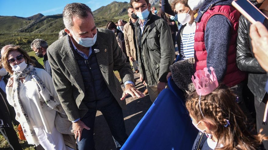 PUEBLO EJEMPLAR DE ASTURIAS: La princesa Lara consigue su &quot;selfi&quot; Real