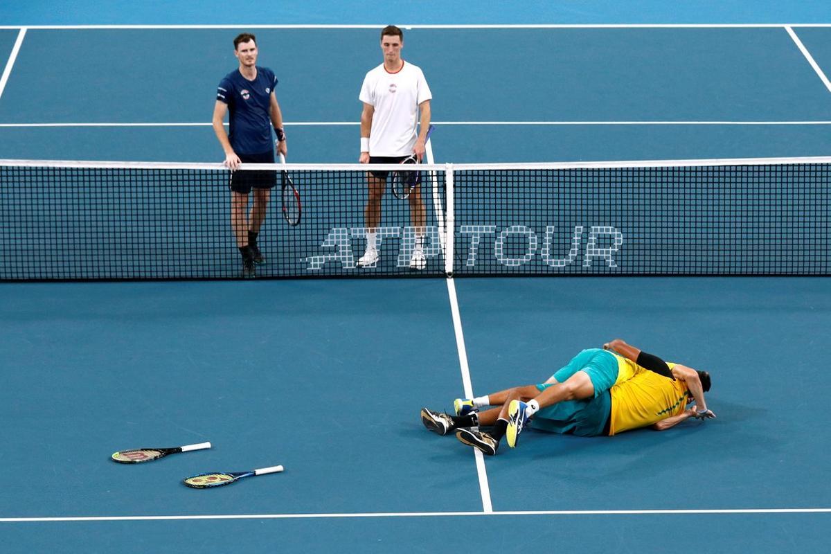Tennis - ATP Cup - Ken Rosewall Arena, Sydney, Australia - January 9, 2020  Australia’s Alex de Minaur and Nick Kyrgios celebrate winning their Quarter Final doubles match against Britain’s Jamie Murray and Joe Salisbury as they look on dejected  REUTERS/Edgar Su     TPX IMAGES OF THE DAY