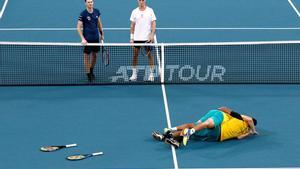 Tennis - ATP Cup - Ken Rosewall Arena, Sydney, Australia - January 9, 2020  Australia’s Alex de Minaur and Nick Kyrgios celebrate winning their Quarter Final doubles match against Britain’s Jamie Murray and Joe Salisbury as they look on dejected  REUTERS/Edgar Su     TPX IMAGES OF THE DAY