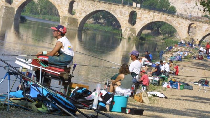 Imagen de un concurso de pesca en Zamora.