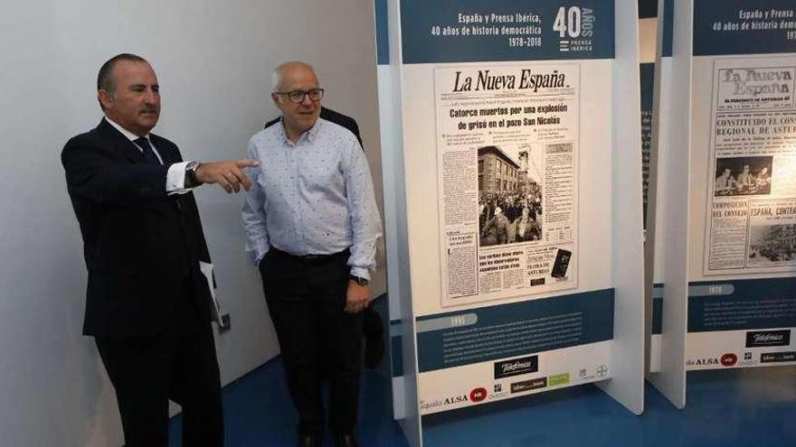 Directivos del Sabadell-Herrero visitan el stand de LA NUEVA ESPAÑA