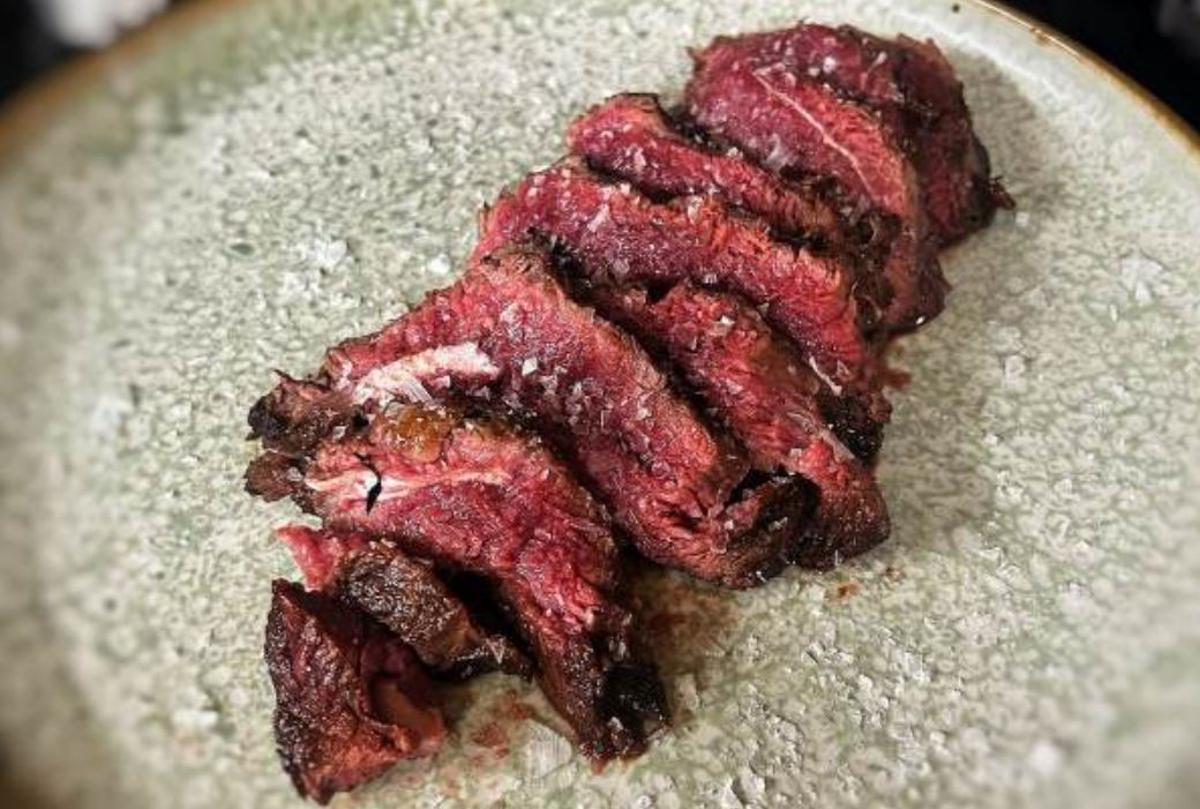 Un asador familiar en Málaga con más de 40 años de historia escondido en el interior de una casa