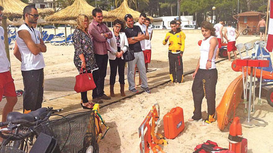 El servicio fue presentado ayer en el Port de Pollença con la presencia de las autoridades.