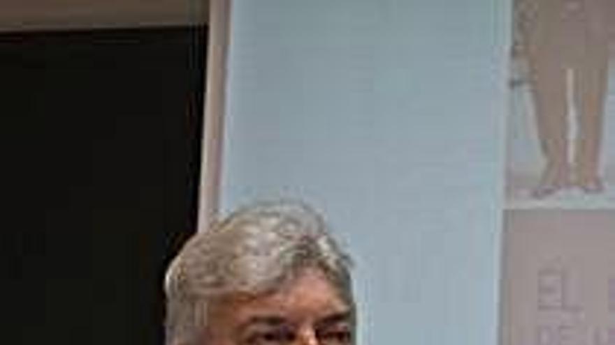 Xosé Manoel Núñez, ayer en la UNED.