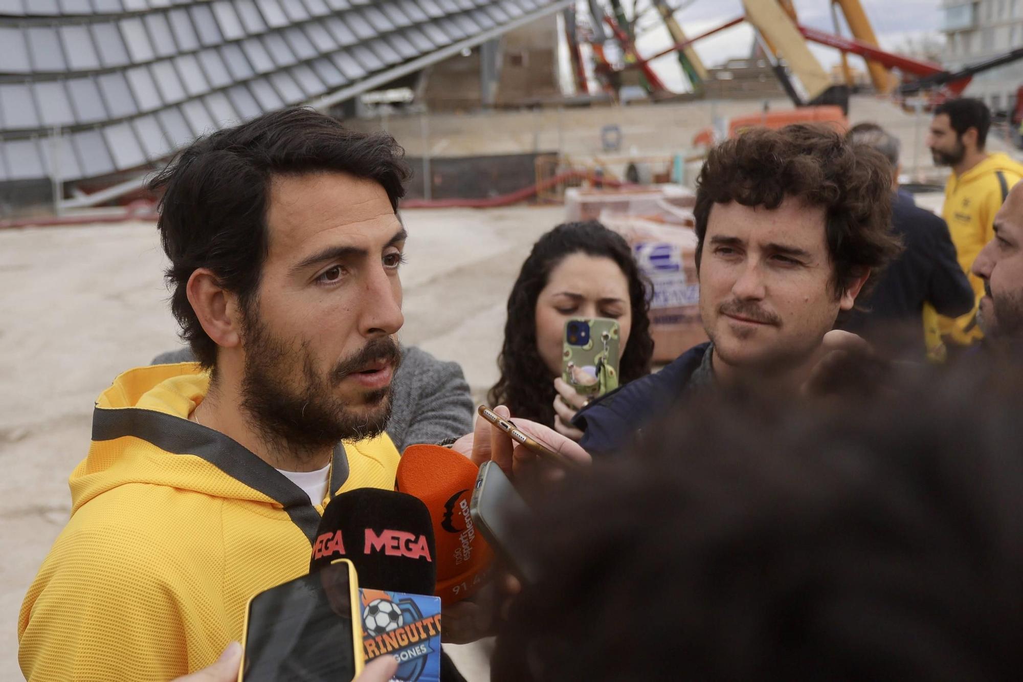Galería | Las mejores imágenes del acuerdo del Villarreal y el Roig Arena
