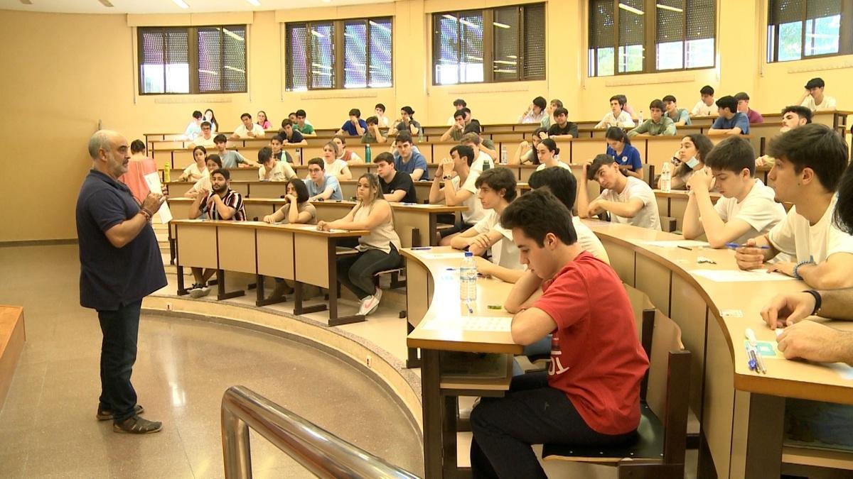 Alumnos durante una de las pruebas de acceso a la universidad.