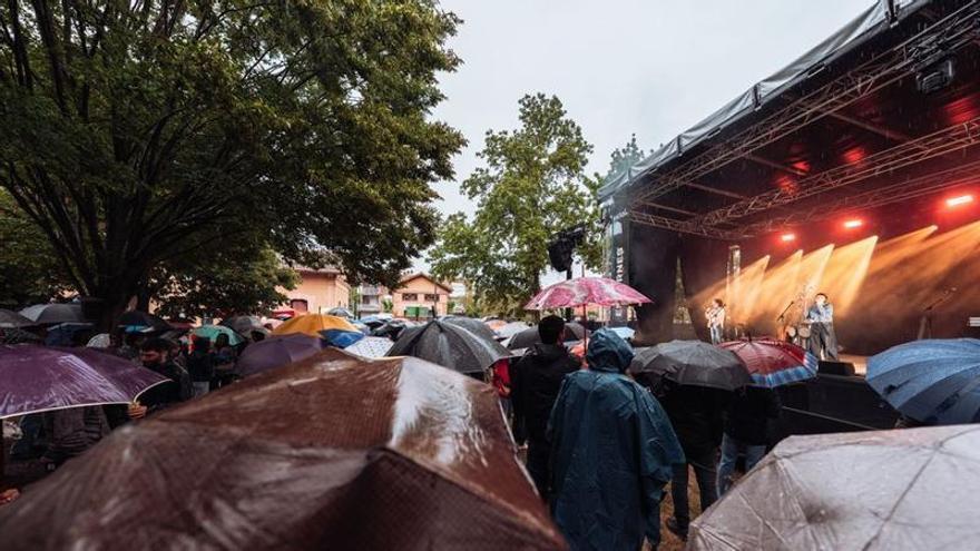 La pluja protagonitza un Espurnes inacabat