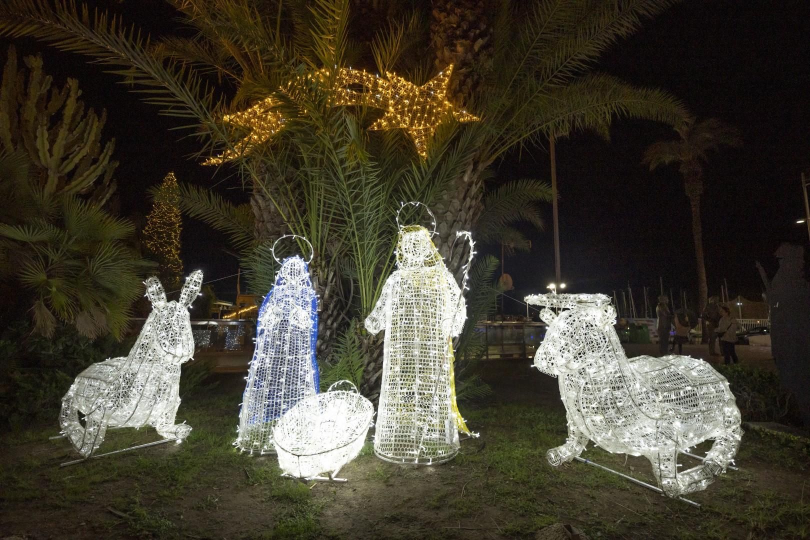 La fiesta de encendido del alumbrado especial de fiestas patronales y Navidad de Torrevieja, en imágenes