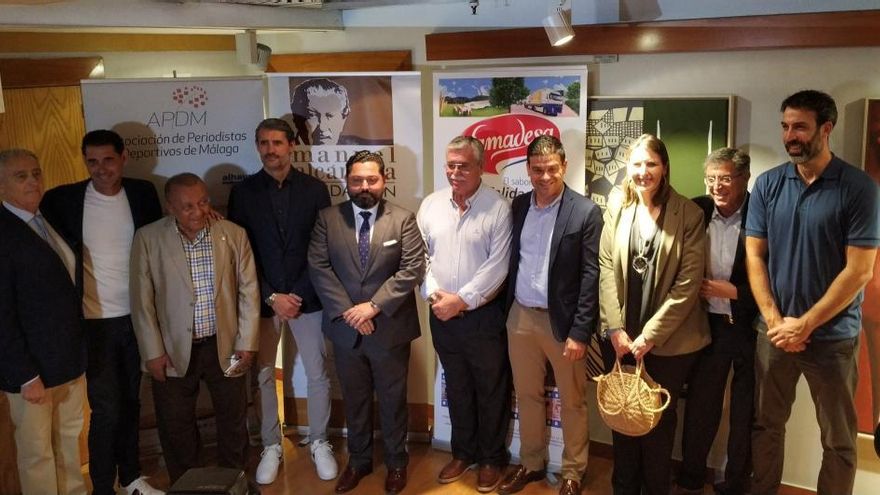 Foto de familia de organizadores, ponentes y patrocinadores del Foro Deporte y Cultura