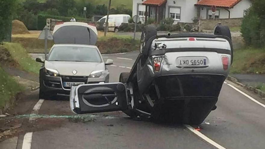 Herida una conductora tras volcar el coche en El Puerto