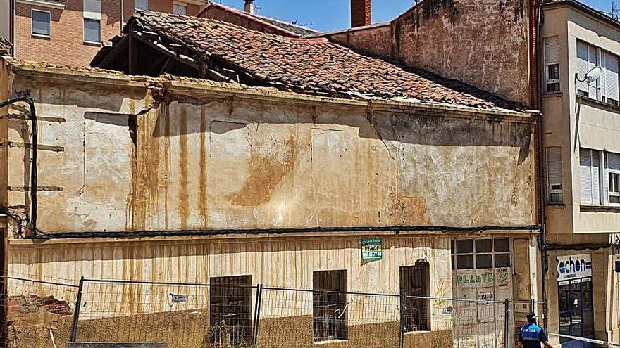 Acordonada una vivienda en Benavente tras desplomarse