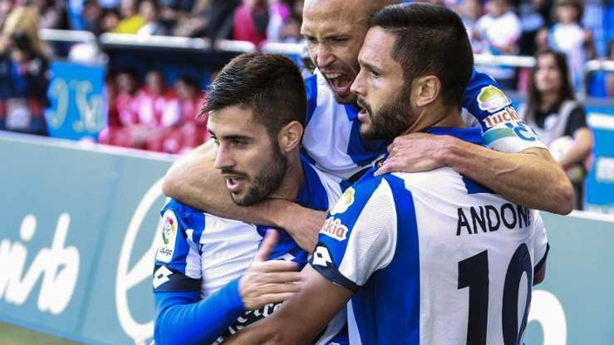 Carles Gil, Andone y Laure celebran un tanto ante Las Palmas.